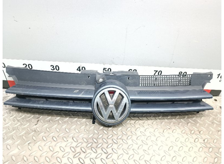 Решетка радиатора к Volkswagen Golf, 2002г.