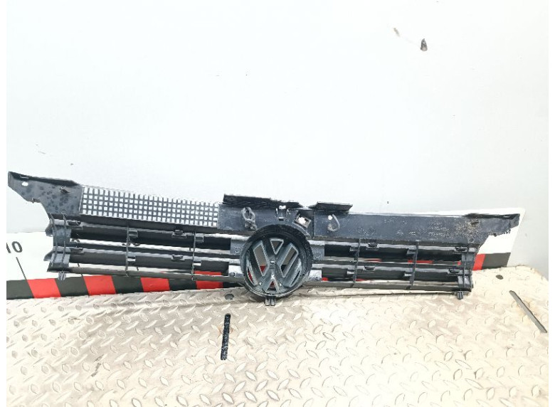 Решетка радиатора к Volkswagen Golf, 2002г.