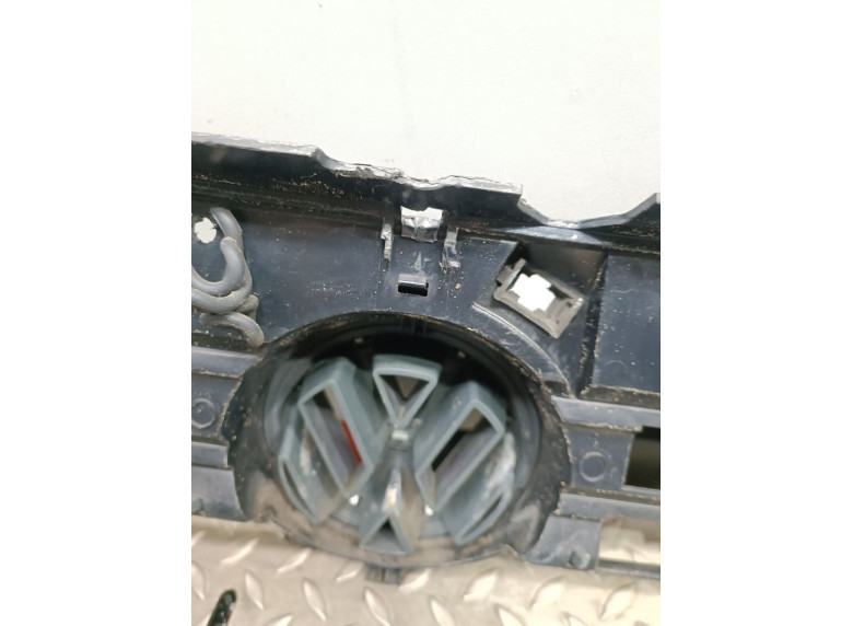 Решетка радиатора к Volkswagen Golf, 2002г.