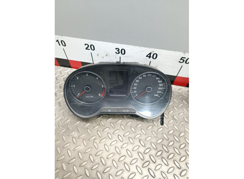 Щиток приборов (приборная панель) к Volkswagen Polo, 2010г.