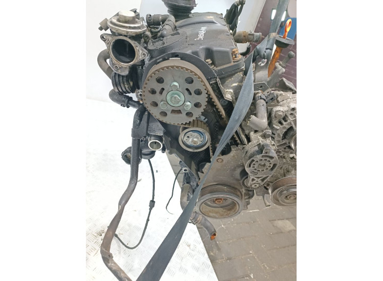 Двигатель к Volkswagen Touran, 2004г.