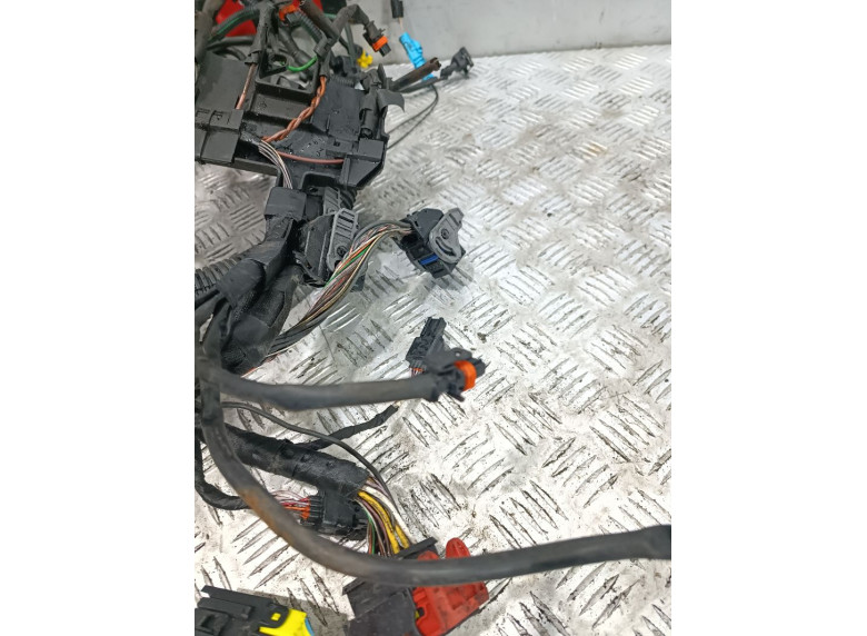 Проводка двигателя к Opel Vivaro, 2010г.