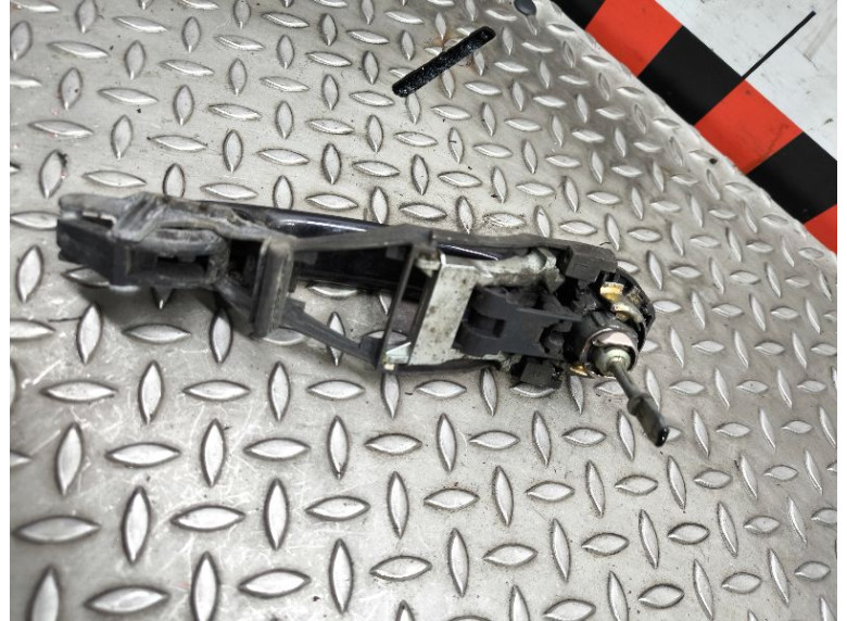 Ручка наружная передняя левая к Volkswagen Passat, 2000г.