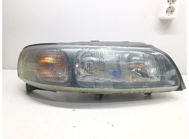 Фара правая к Volvo XC70, 2003г.