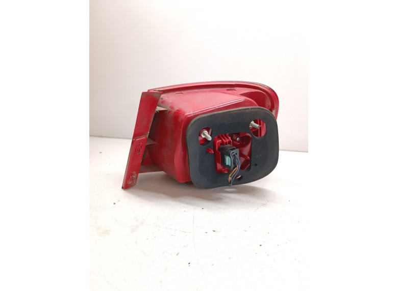 Фонарь задний левый к Volkswagen Passat, 2006г.