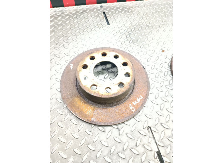 Диск тормозной задний к Volkswagen Golf, 2006г.