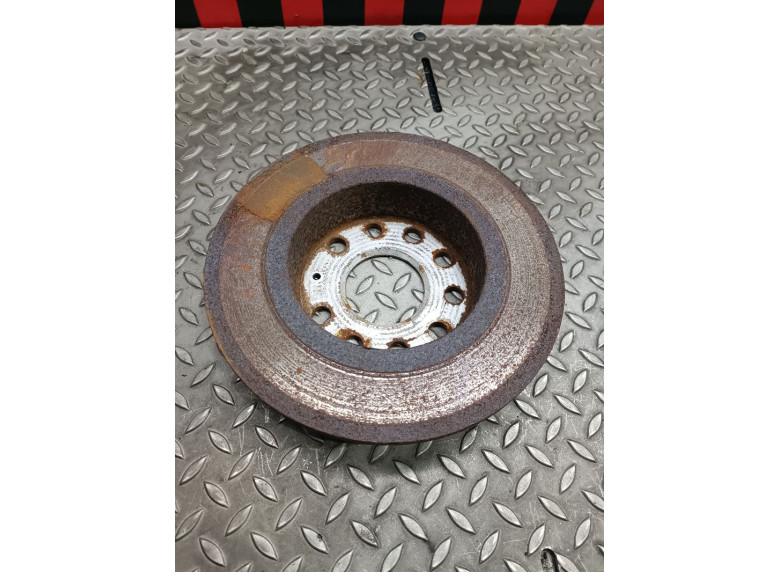 Диск тормозной задний к Volkswagen Golf, 2006г.