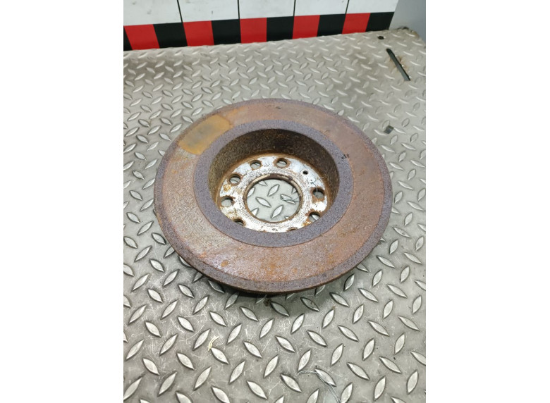 Диск тормозной задний к Volkswagen Golf, 2006г.