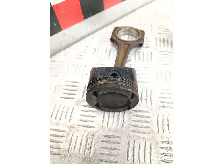 Поршень к Opel Astra, 2013г.