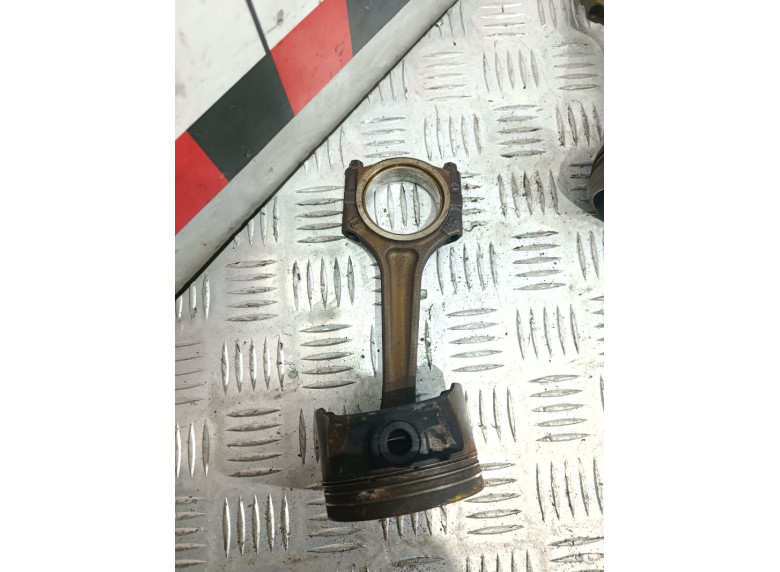 Поршень к Opel Astra, 2013г.