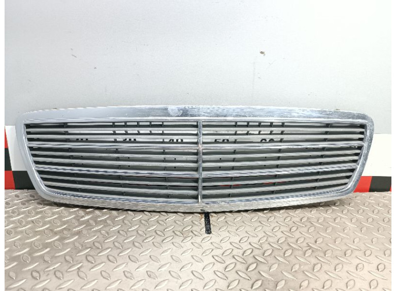 Решетка радиатора к Mercedes C W203, 2001г.