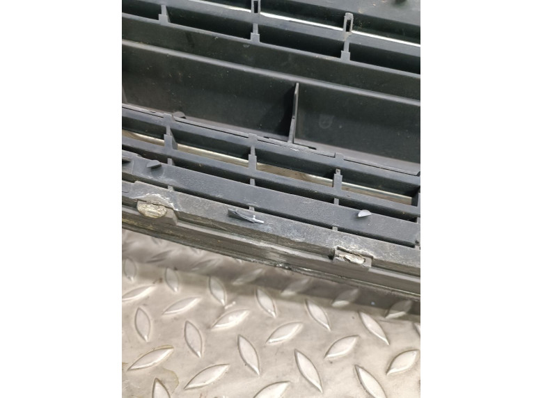 Решетка радиатора к Opel Vectra, 2003г.