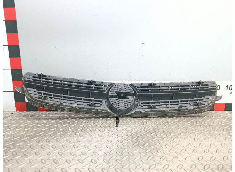Решетка радиатора к Opel Vectra, 2003г.