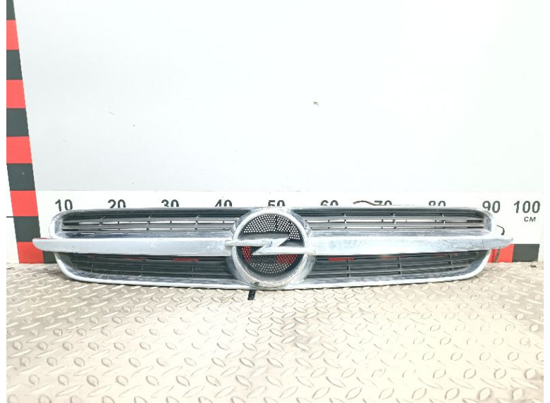 Решетка радиатора к Opel Vectra, 2003г.