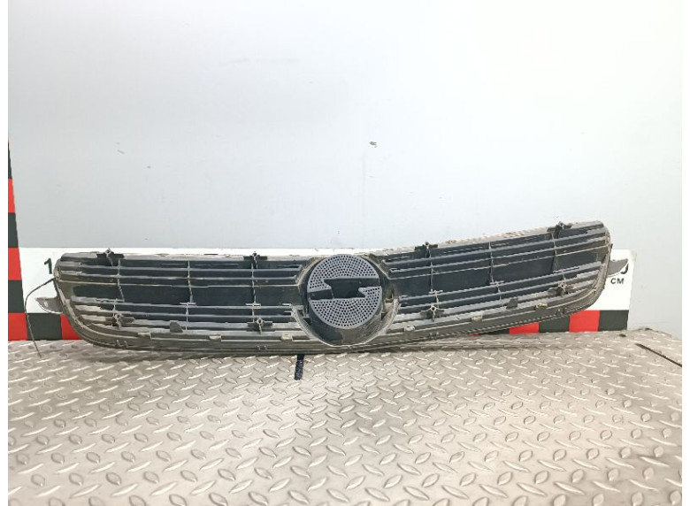 Решетка радиатора к Opel Vectra, 2003г.