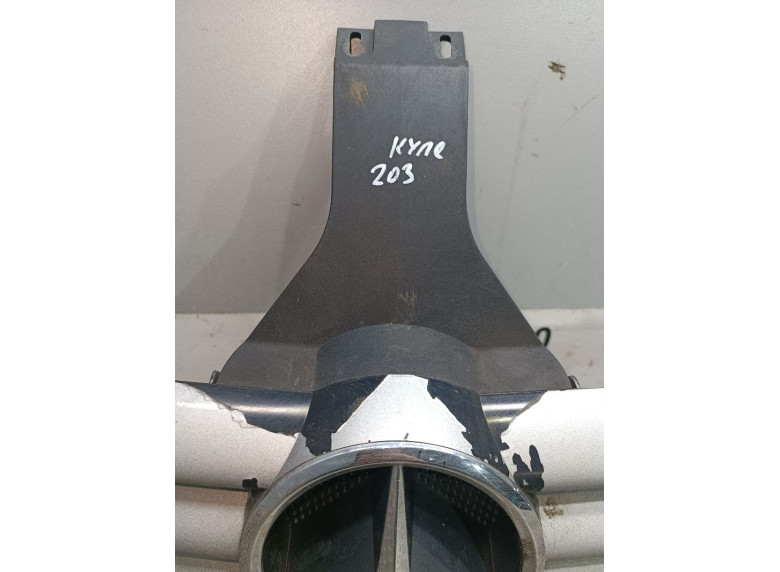 Решетка радиатора к Mercedes C W203, 2005г.