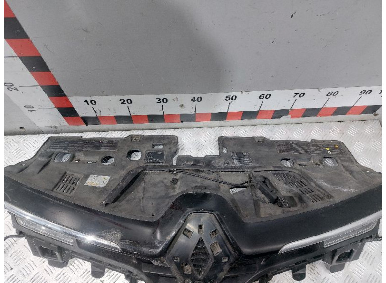 Решетка радиатора к Renault Clio, 2018г.