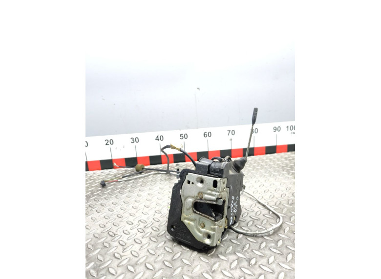 Замок двери передней левой к Mercedes C W203, 2005г.