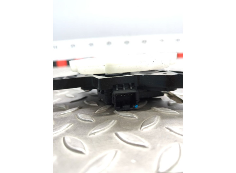 Моторчик заслонки печки к Моторчик заслонки печки к Kia Sportage undefined г. Sportage