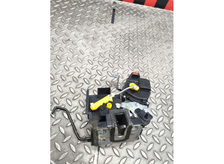 Замок двери задней левой к Kia Rio