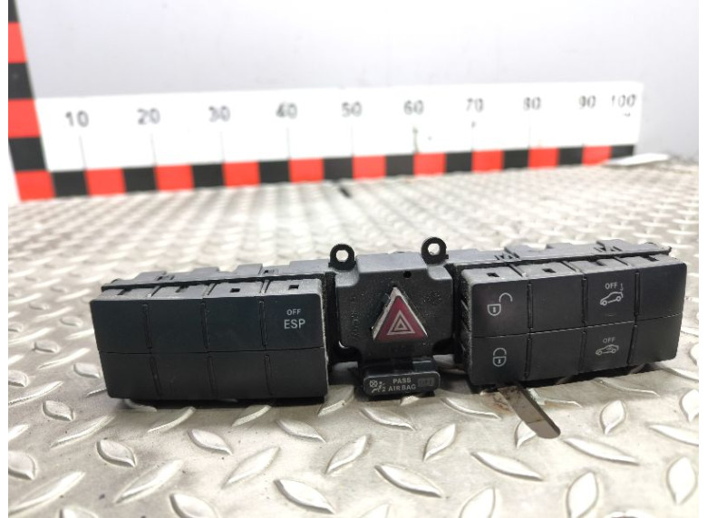 Блок кнопок к Mercedes C W203, 2005г.
