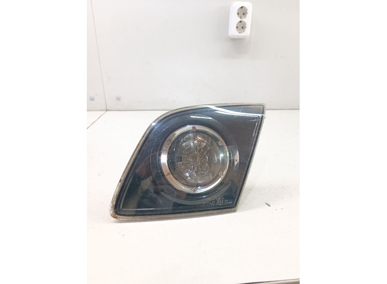 Фонарь крышки багажника правый к Mazda 3