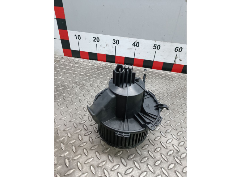 Моторчик печки к Opel Zafira, 2009г.