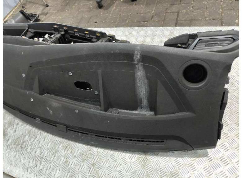 Панель передняя салона (торпедо) к Volkswagen Transporter, 2019г.