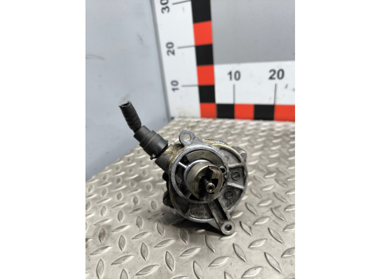 Насос вакуумный к Mercedes Sprinter, 2006г.