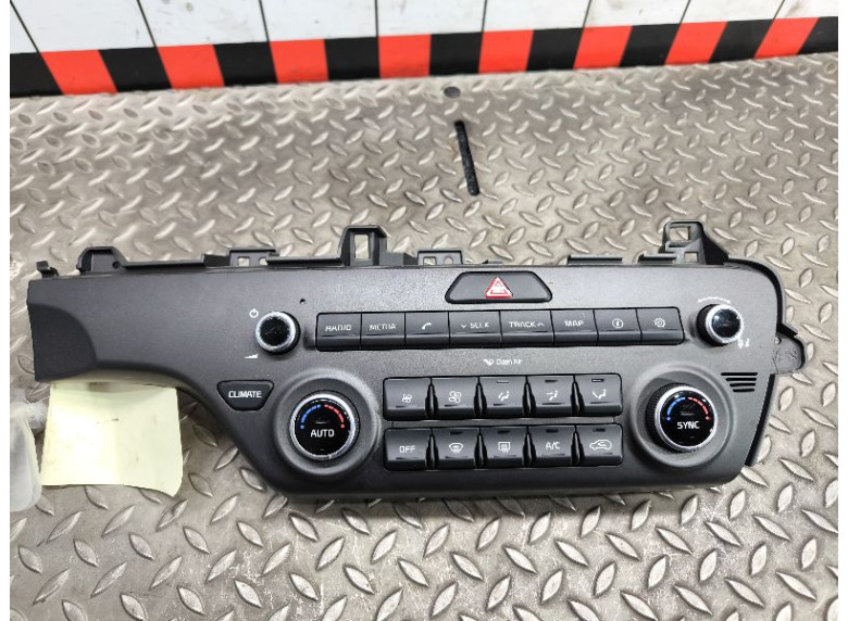 Блок управления печки/климат-контроля к Kia Sportage, 2018г.