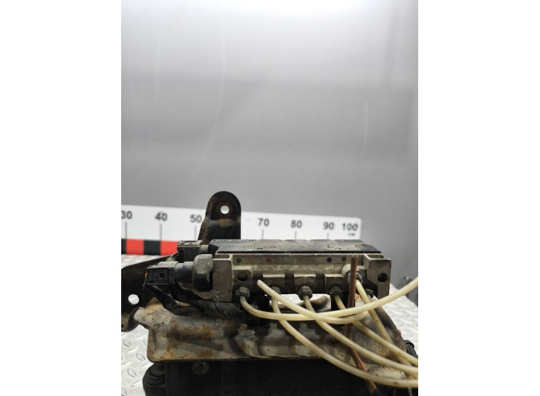 Блок клапанов пневмоподвески к Mercedes S W220