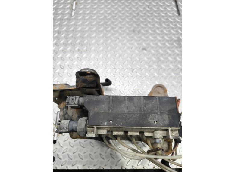 Блок клапанов пневмоподвески к Блок клапанов пневмоподвески к Mercedes SW220 undefined г. S W220