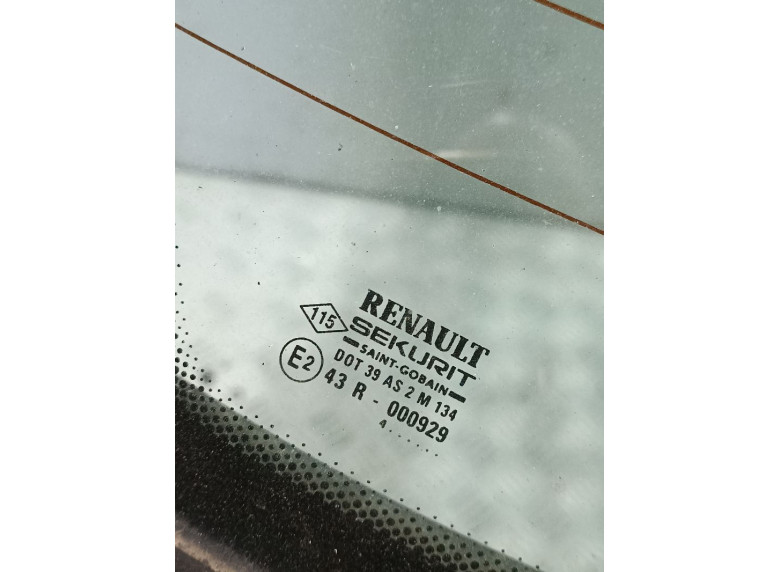 Стекло заднее к Renault Safrane, 1994г.