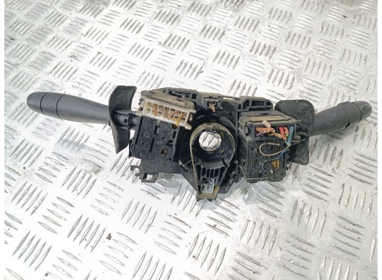 Переключатель подрулевой (стрекоза) к Переключатель подрулевой (стрекоза) к Dacia Logan undefined г. Logan