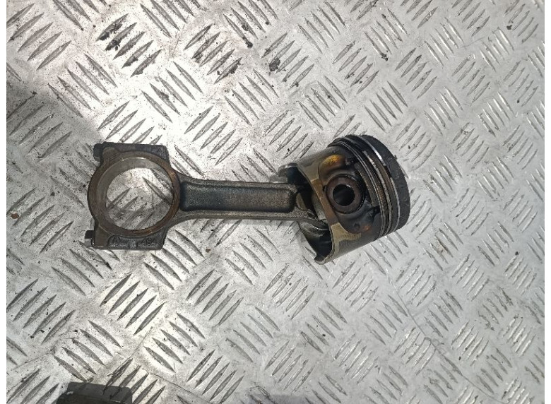 Поршень к Renault Kangoo, 2004г.