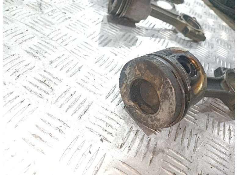 Поршень к Renault Kangoo, 2004г.