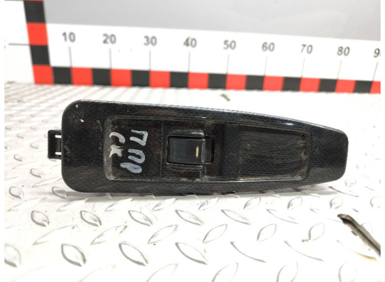 Кнопка стеклоподъемника переднего правого к Geely MK