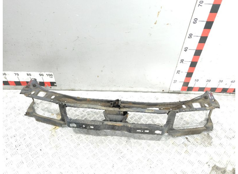 Передняя панель крепления облицовки (телевизор) к Volkswagen Passat, 1991г.