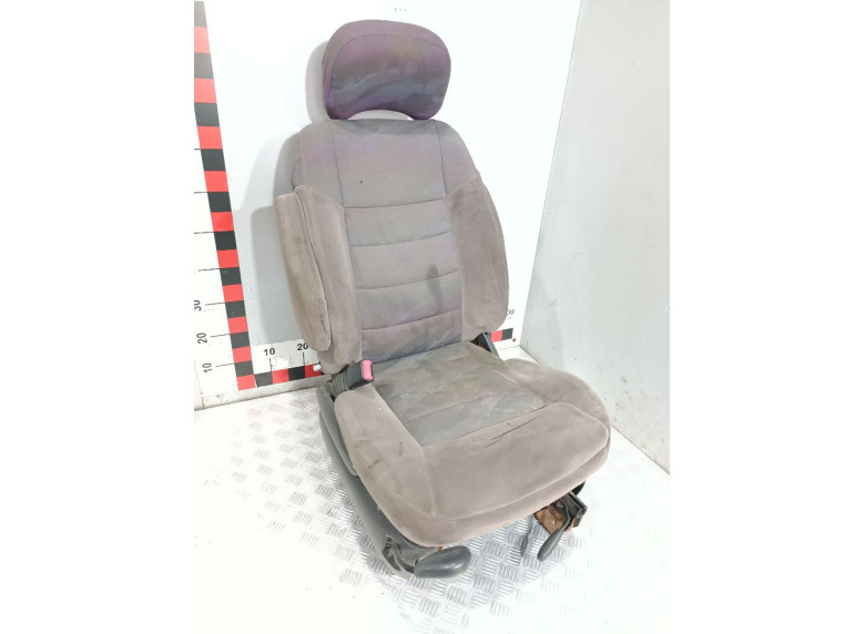 Сиденье переднее левое к Chrysler Voyager, 2000г.