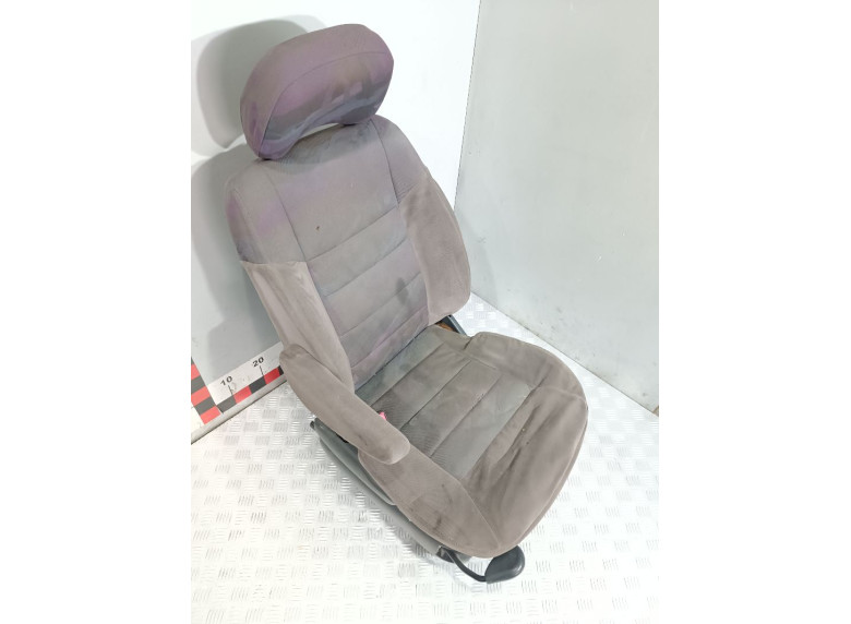 Сиденье переднее левое к Chrysler Voyager, 2000г.