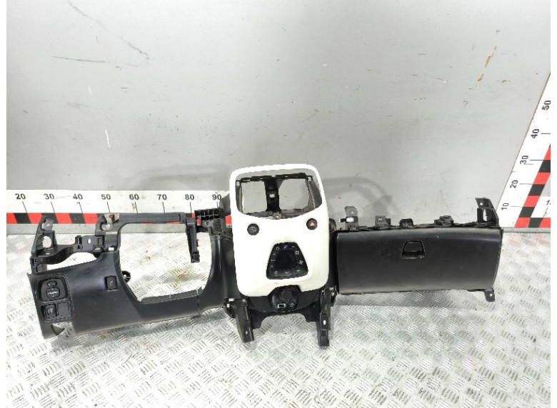 Накладка декоративная на торпедо к Citroen C1, 2014г.