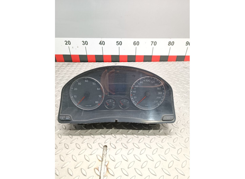 Щиток приборов (приборная панель) к Volkswagen Golf, 2005г.