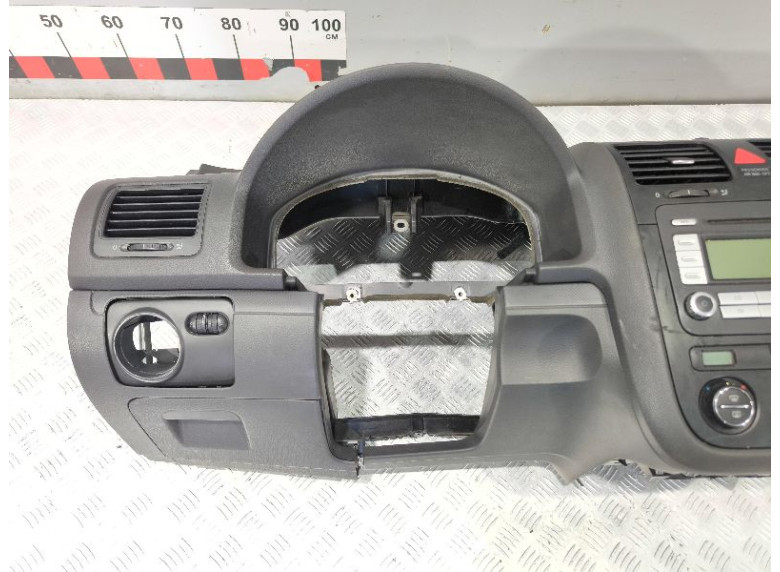 Панель передняя салона (торпедо) к Volkswagen Golf, 2005г.