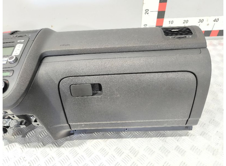 Панель передняя салона (торпедо) к Volkswagen Golf, 2005г.