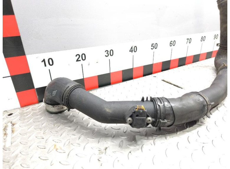 Патрубок интеркулера к Volkswagen Sharan, 2001г.