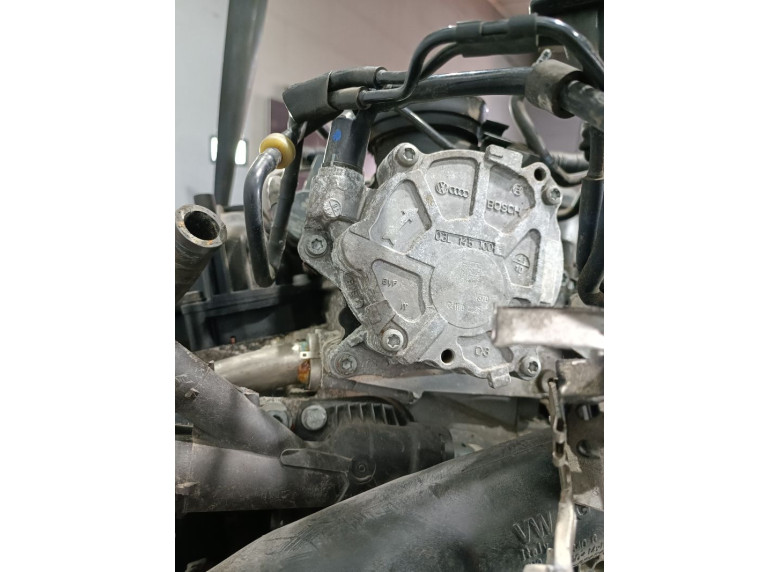 Насос вакуумный к Volkswagen Passat, 2010г.