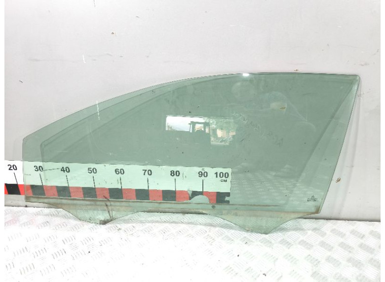 Стекло двери передней левой к Citroen C3, 2007г.