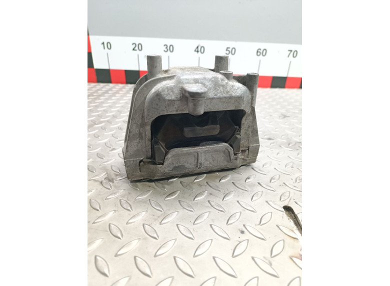 Подушка крепления двигателя к Skoda Octavia