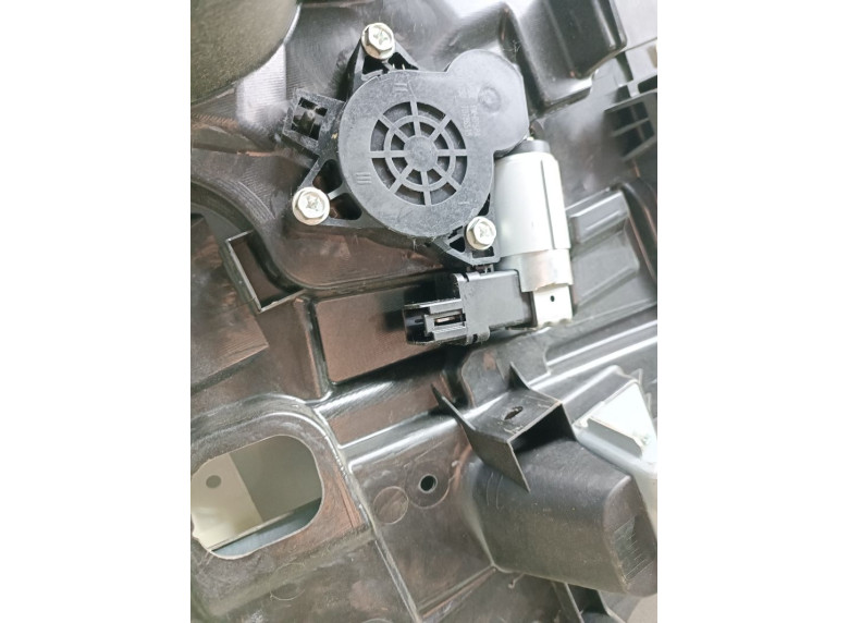 Стеклоподъемник электрический передний правый к Стеклоподъемник электрический передний правый к Mazda 5 undefined г. 5