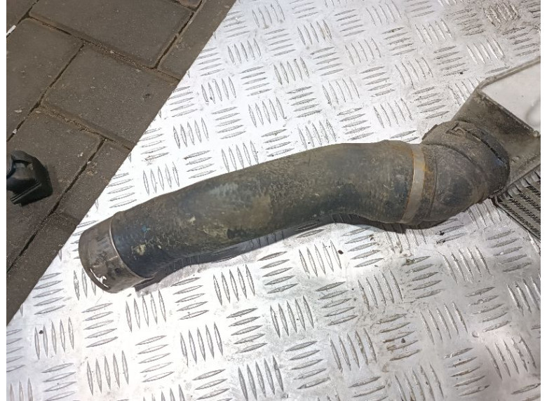 Патрубок интеркулера к BMW 5 E60/E61, 2008г.